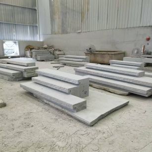 兰州 整石台阶（大面火烧+侧面自然面），出货前厂内拼装