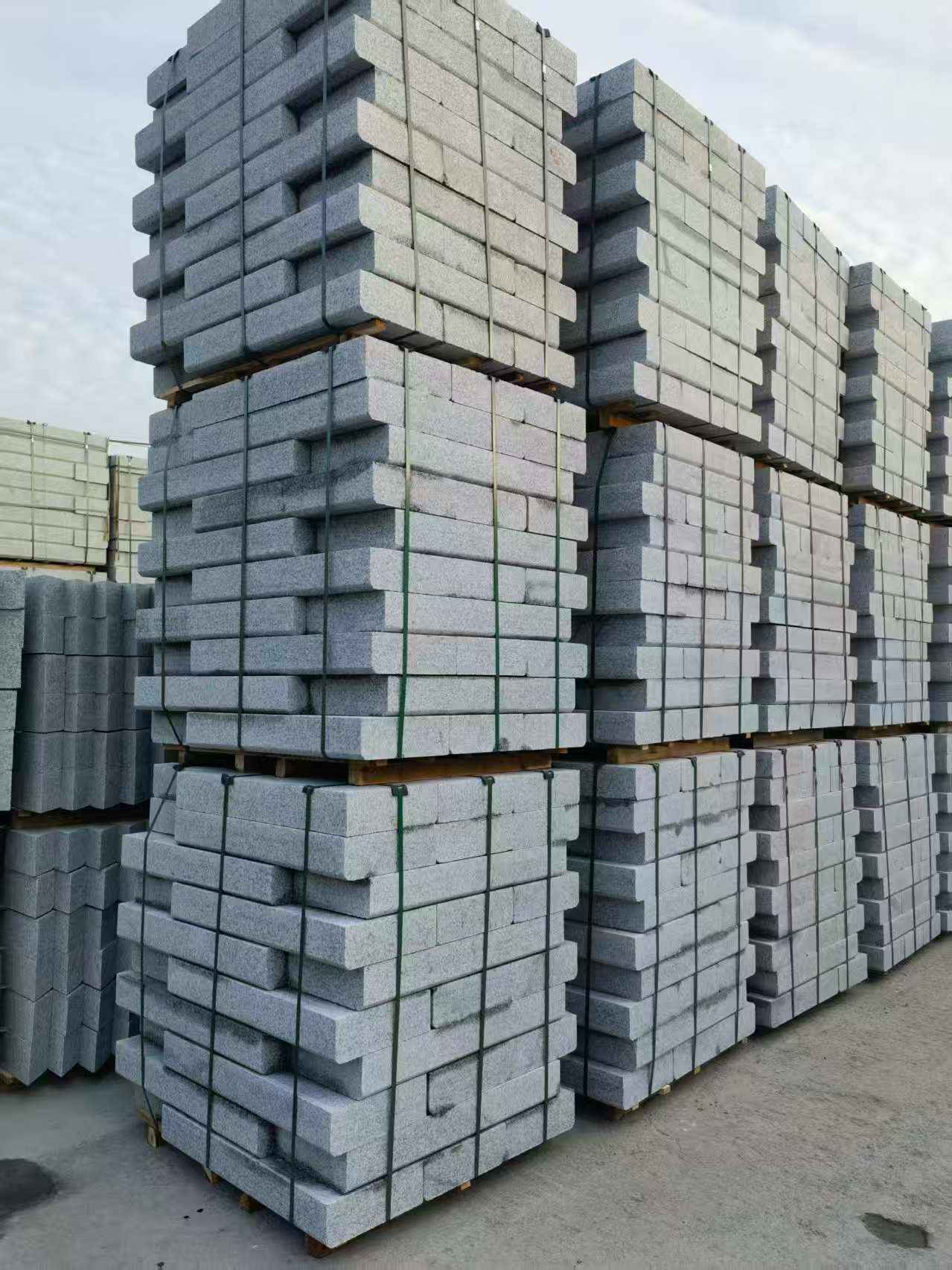 兰州 路沿石（路侧石），颜色一致，尺寸标准