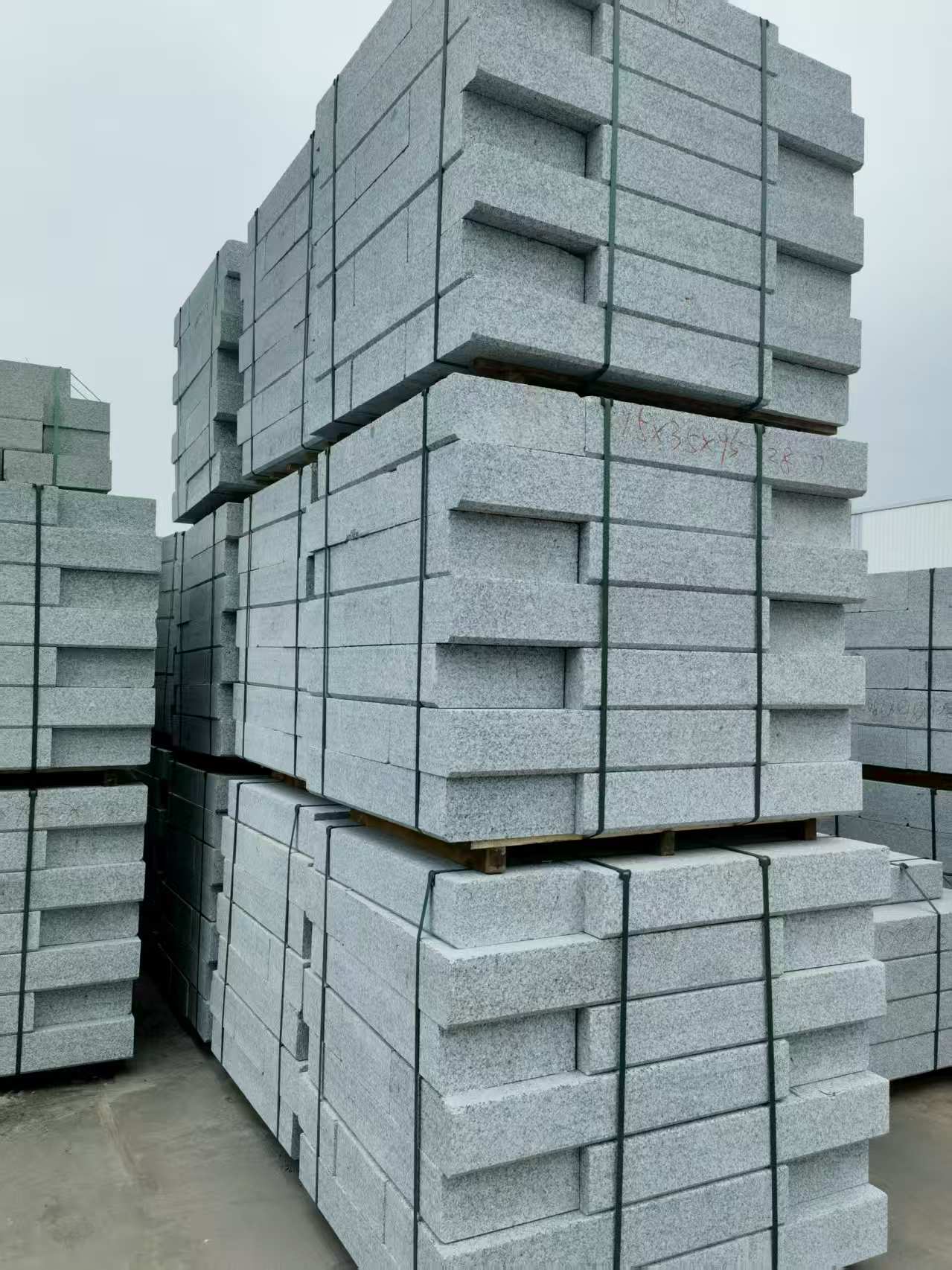 兰州 路沿石，板板正正的路沿石