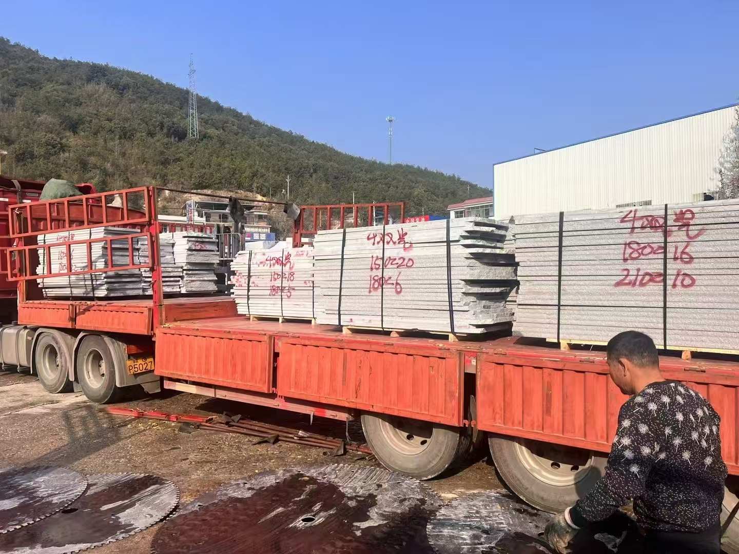 兰州 芝麻灰花岗岩光面毛板出货日常